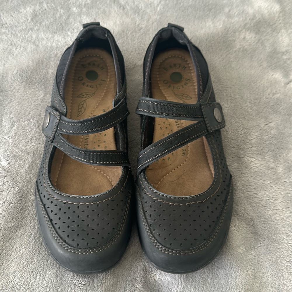 Earth Origins Tiffany mary jane sneakers